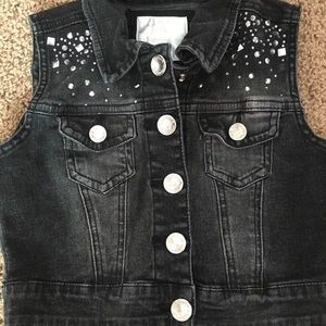 Little girl sleeveless denim vest!